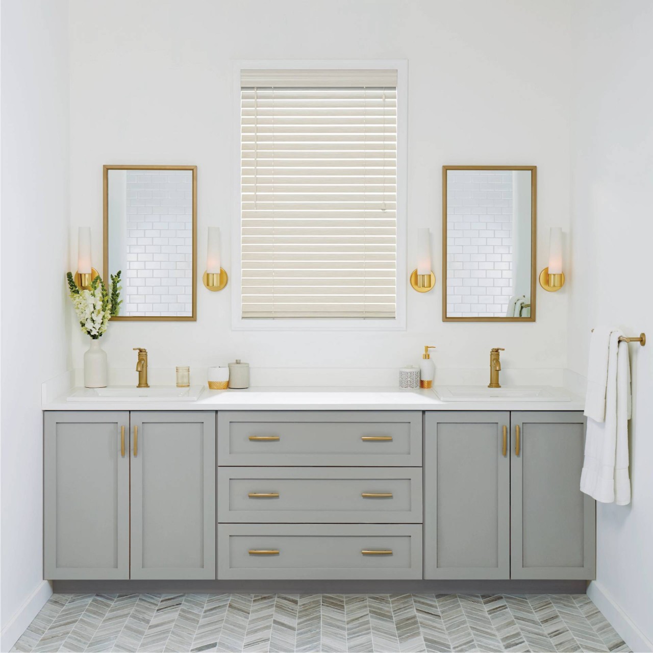 Hunter Douglas bathroom window blinds near Youngstown, OH